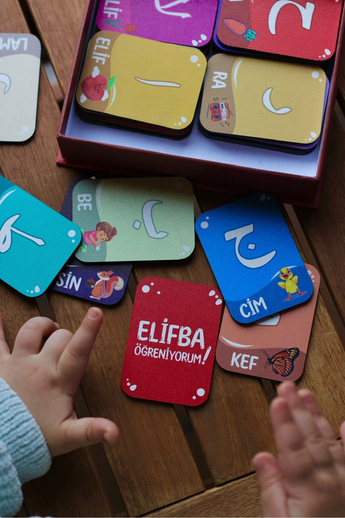 Renkli Elifba Kartları - Çocuklar İçin Eğitici Arapça Harf Öğrenme Seti